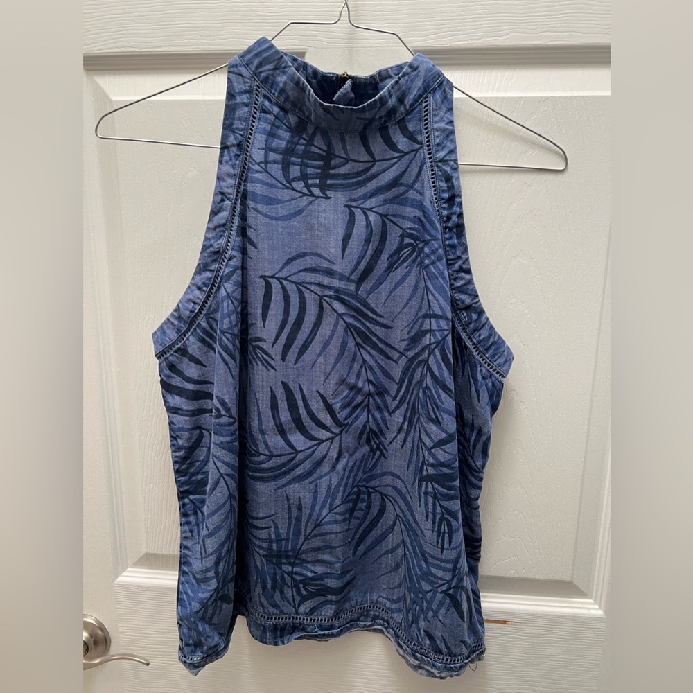 Adorable Cato halter top w zipper closure. Light denim look. Size large.